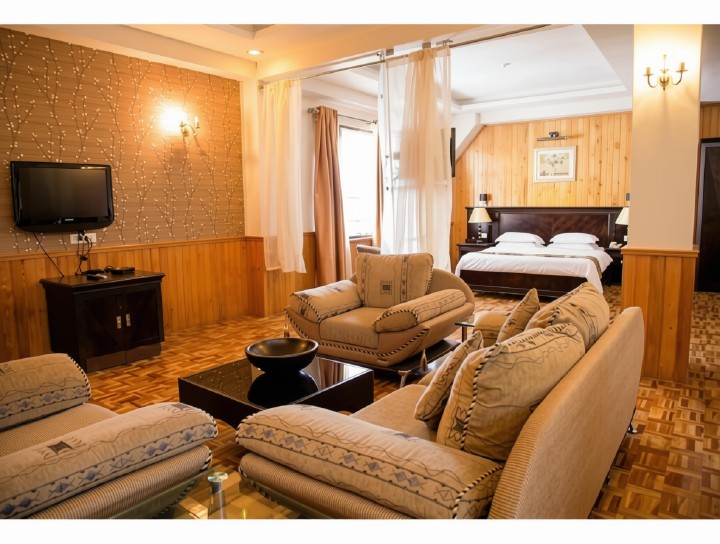 002 suite